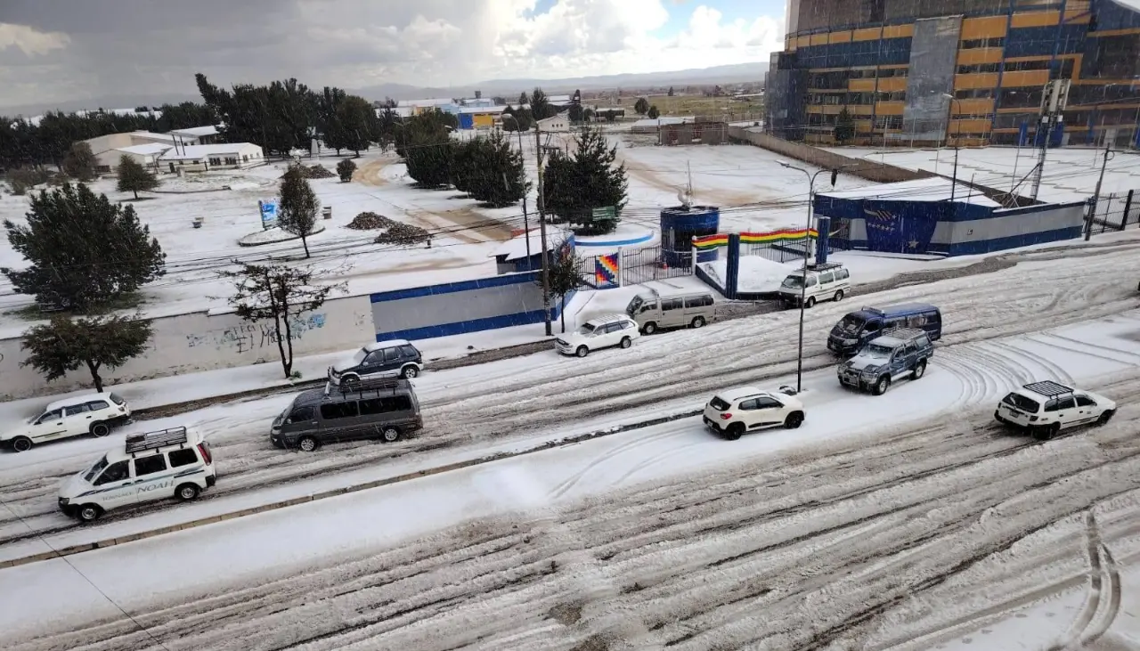 “Fue la más grande que he visto”: intensa granizada cubre las calles de El Alto