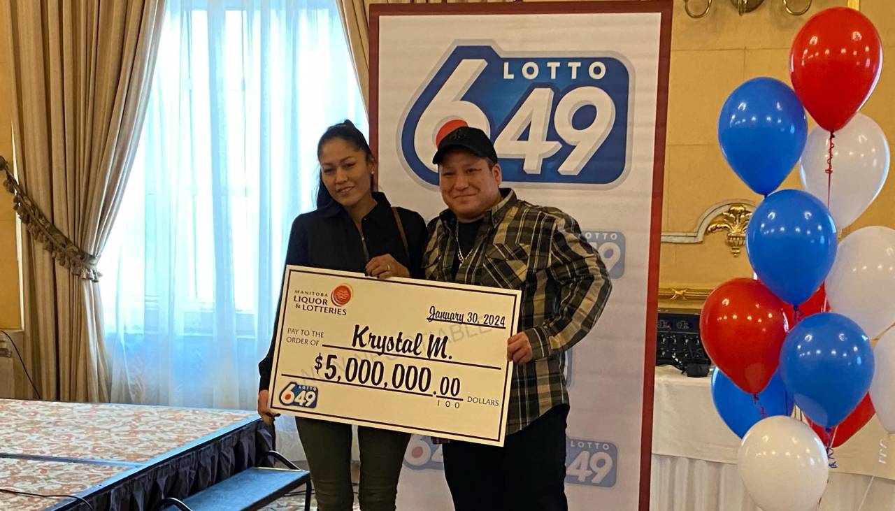 Ganó $us 3,5 millones en la lotería, le pidió a su novia cobrar el premio y terminó perdiendo su fortuna y el amor