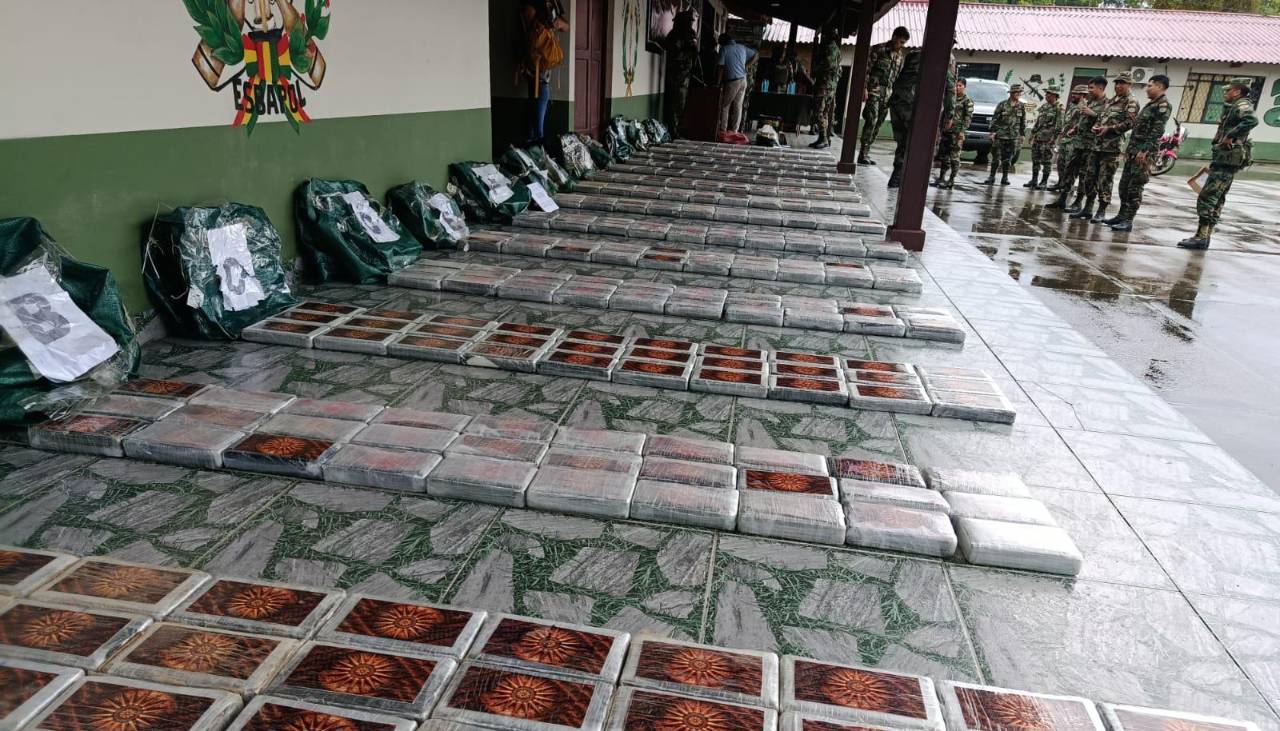 Tras un enfrentamiento durante un operativo en el trópico, Umopar secuestra media tonelada de droga