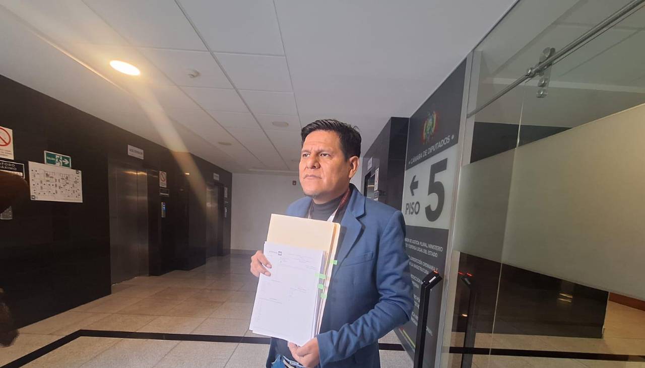 Fiscalía admite la denuncia contra el “presidente de YPFB” por la gasolina desestabilizada, según el diputado Pacheco