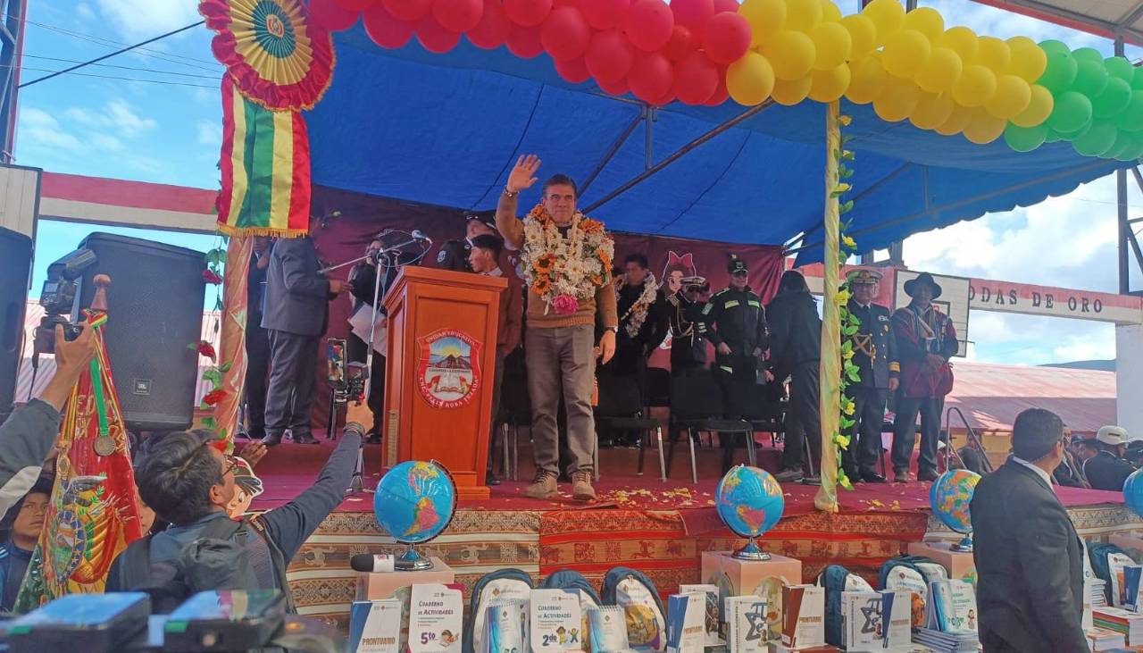 El presidente Paz abre la gestión escolar 2026 en un acto en Copacabana