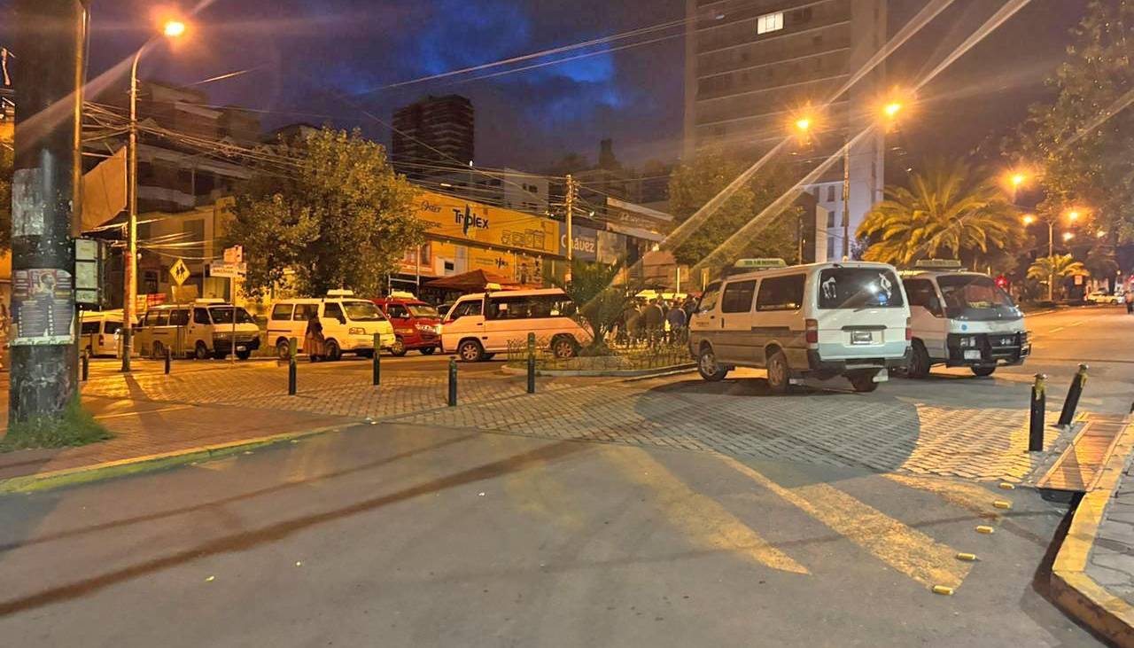 Los choferes de La Paz y El Alto activan el paro indefinido por la gasolina a la espera de la convocatoria de Paz al diálogo