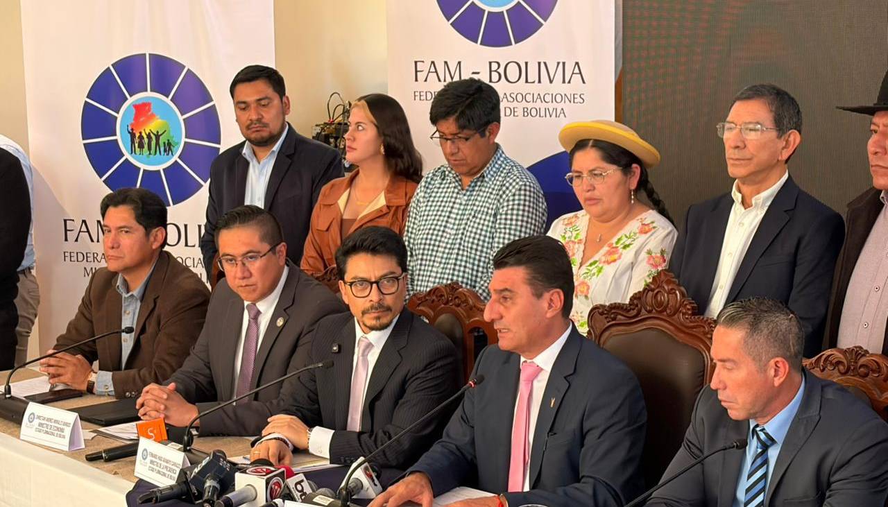 Gobierno acuerda con municipios refinanciamiento de deudas y devolución del 12% del IDH, según el presidente de la FAM 