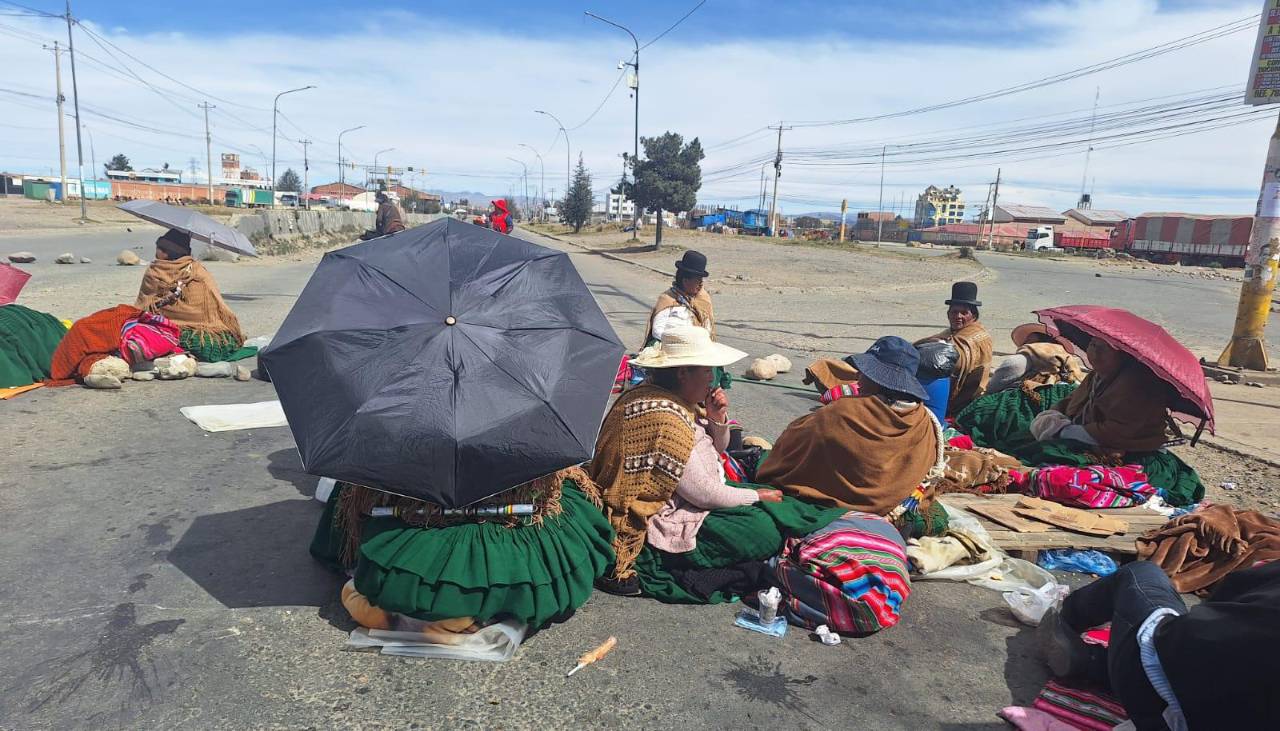 Bloqueos dejan en La Paz hasta $us 15 millones de pérdida por día y comienzan a faltar los insumos para la industria