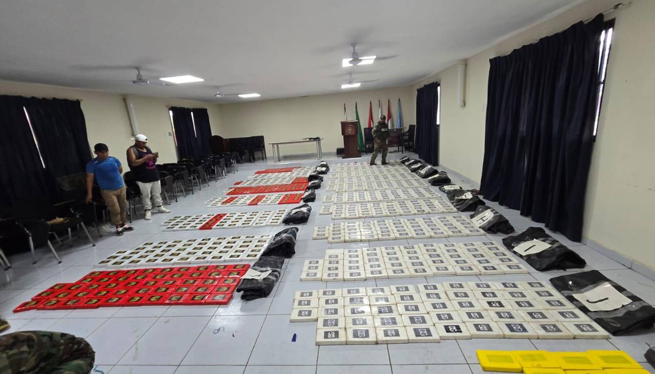 Hallan cerca de una tonelada de cocaína en bolsas de yute en Beni