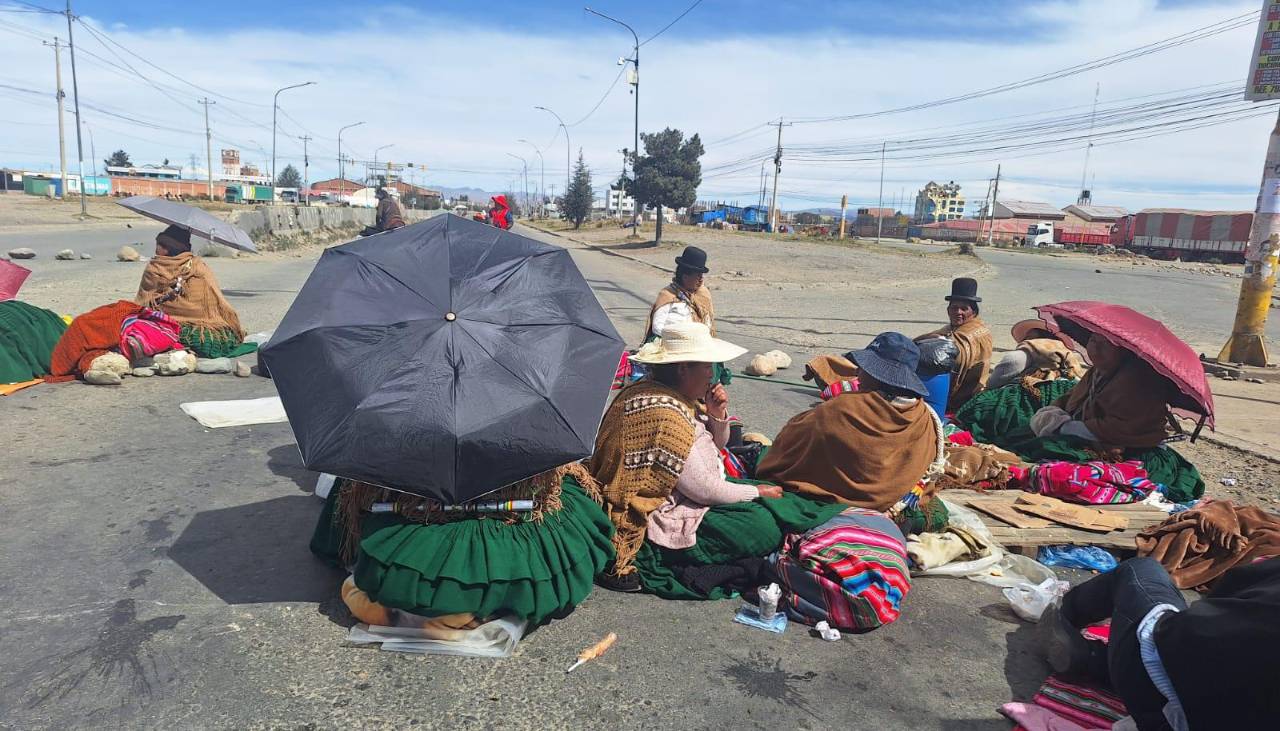 Se registran 41 bloqueos en Bolivia, más de la mitad están en La Paz y Santa Cruz 