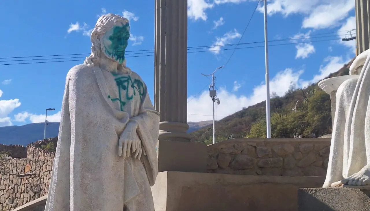 Vandalizan esculturas del Vía Crucis que se encuentran en la subida al Cristo de la Concordia