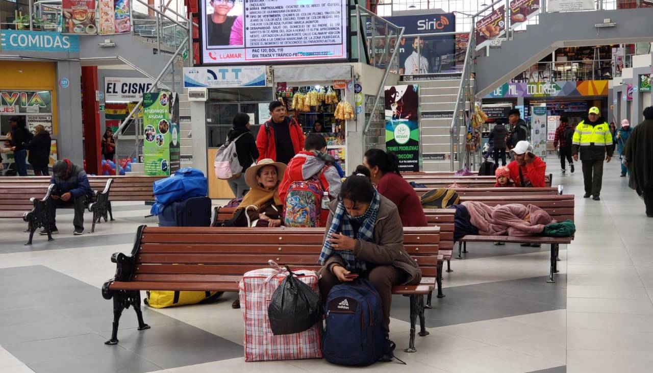 Terminal de buses de La Paz: Flujo de viajes ha bajado “un poco” por falta de diésel