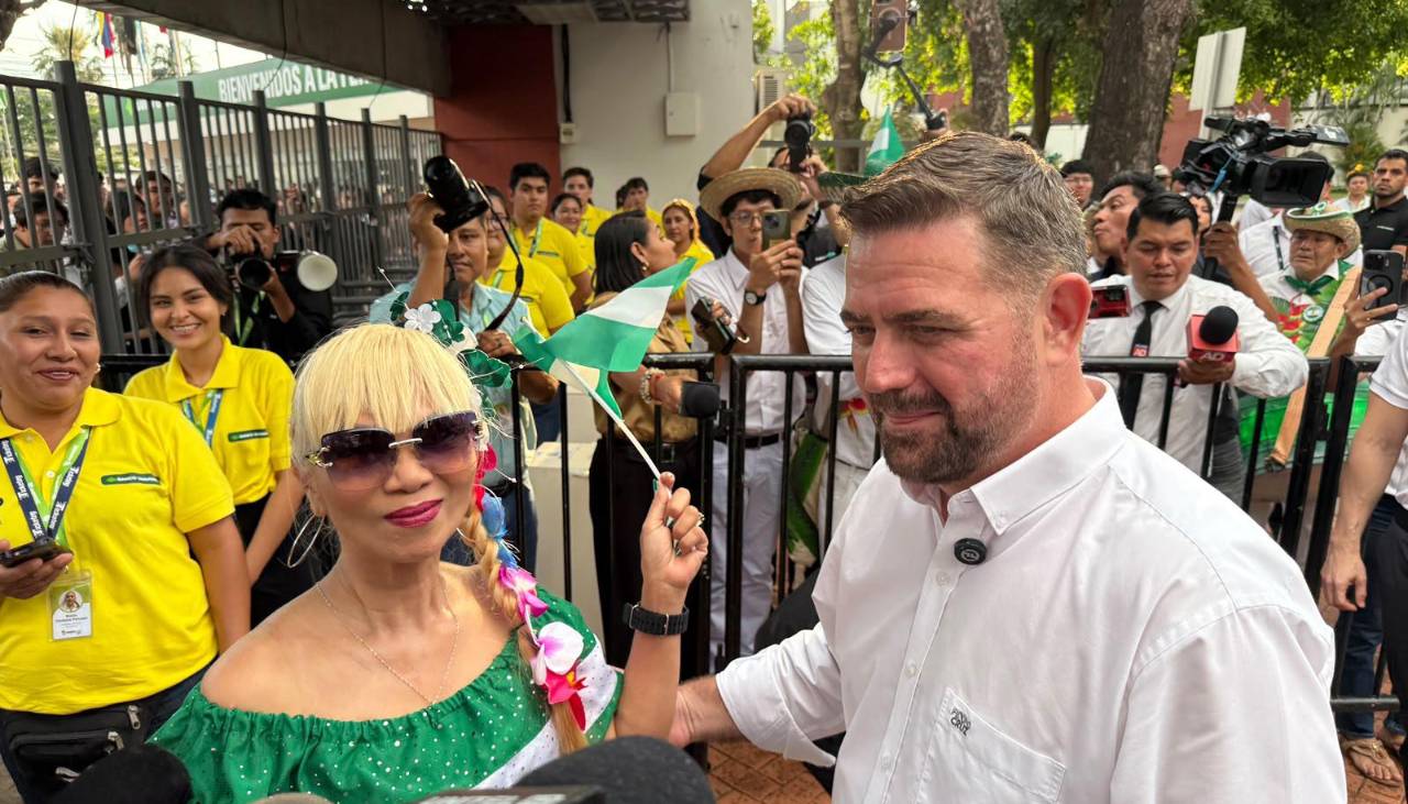 ¡Oficial! Expocruz abre sus puertas y la primera visitante es una ciudadana filipina