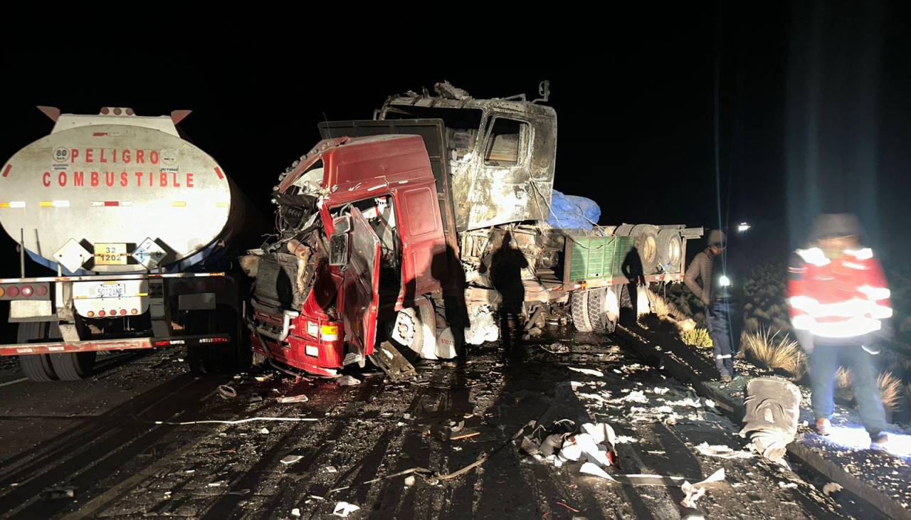 Choque entre cisterna y camión deja un fallecido y dos heridos en la ruta Tambo Quemado – Patacamaya