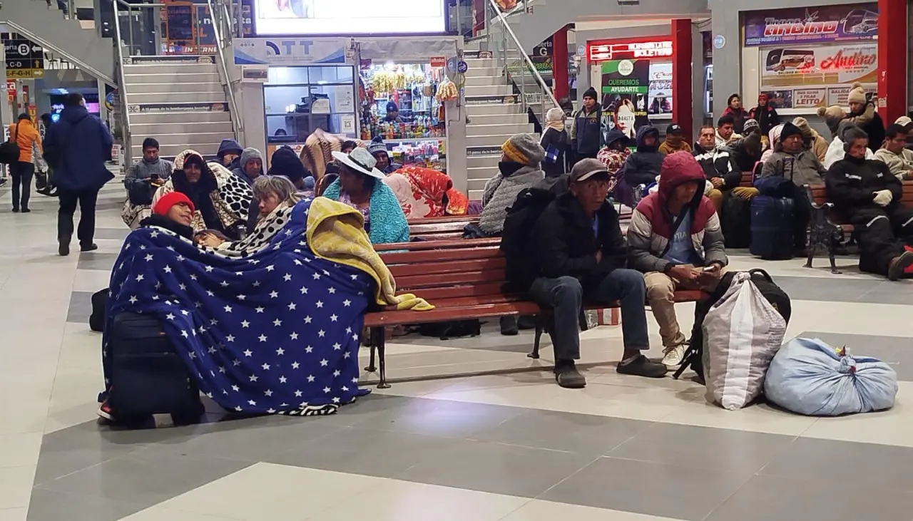 Los viajes desde La Paz y El Alto hasta Santa Cruz siguen interrumpidos debido al bloqueo evista