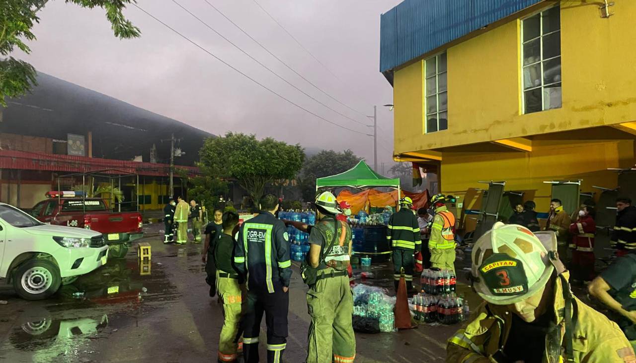 Alcaldía señala que un 45% de la feria Barrio Lindo se ha podido salvar; el perímetro se mantendrá restringido este sábado