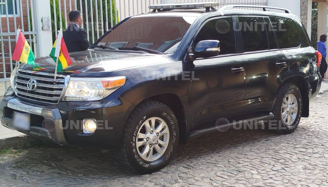 Con resguardo policial y junto a su familia, Rodrigo Paz es trasladado a la ALP