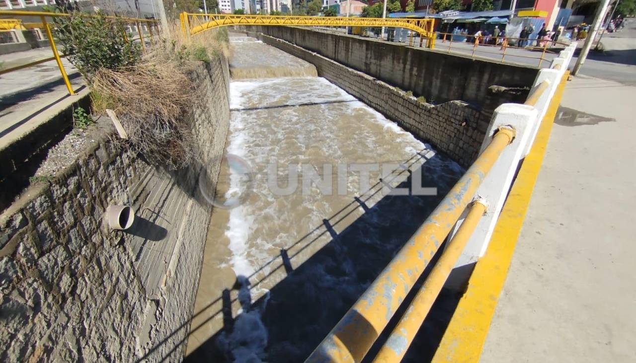 Dejó de llover en la ciudad de La Paz tras 16 horas y la Alcaldía reporta que esta vez los daños son menores