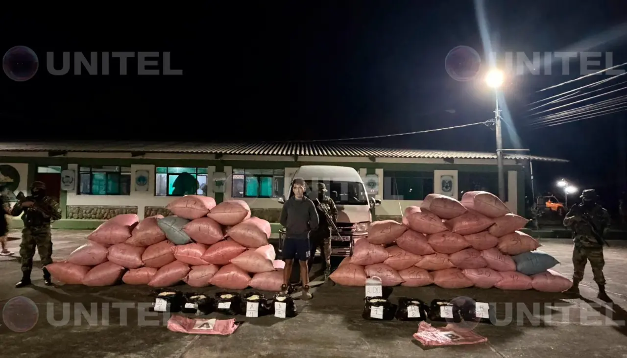 Aprehenden a un joven tras hallar 64 kilos de droga en una casa prefabricada de madera en el trópico