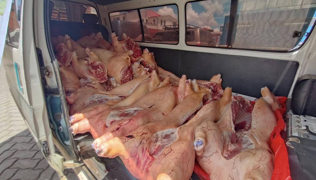 Decomisan 5.000 kilos de carne de cerdo que intentaban trasladar en barcazas con rumbo a Perú