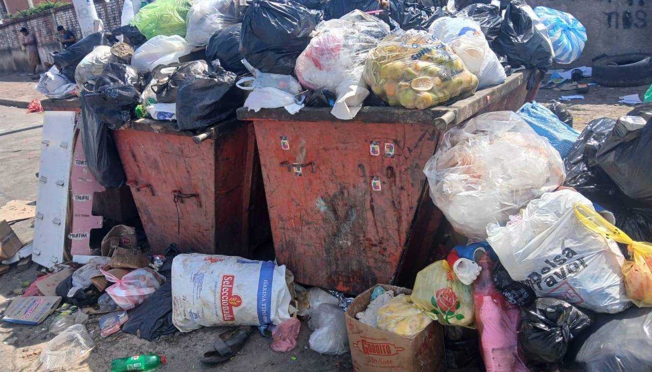 Santa Cruz: Trabajadores de aseo urbano cumplen un nuevo paro y las calles se llenan de basura 