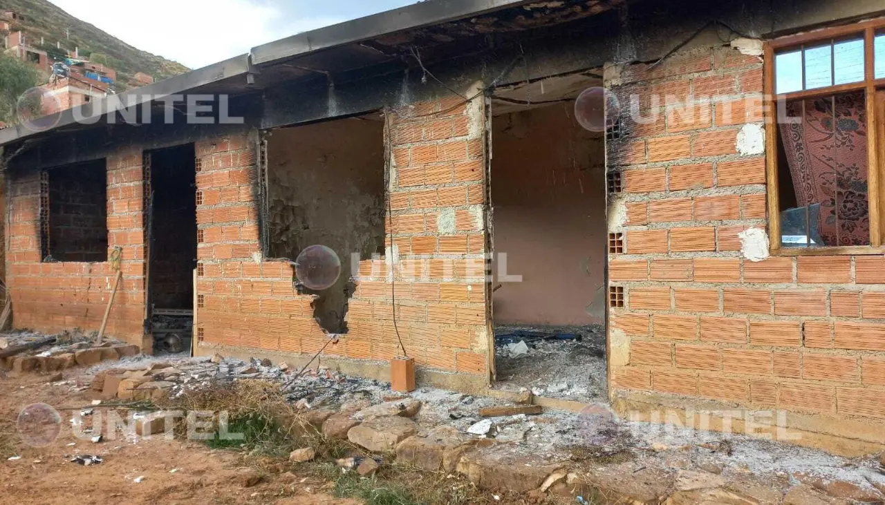 Linchan a un hombre acusado de robos y queman su vivienda en Cochabamba