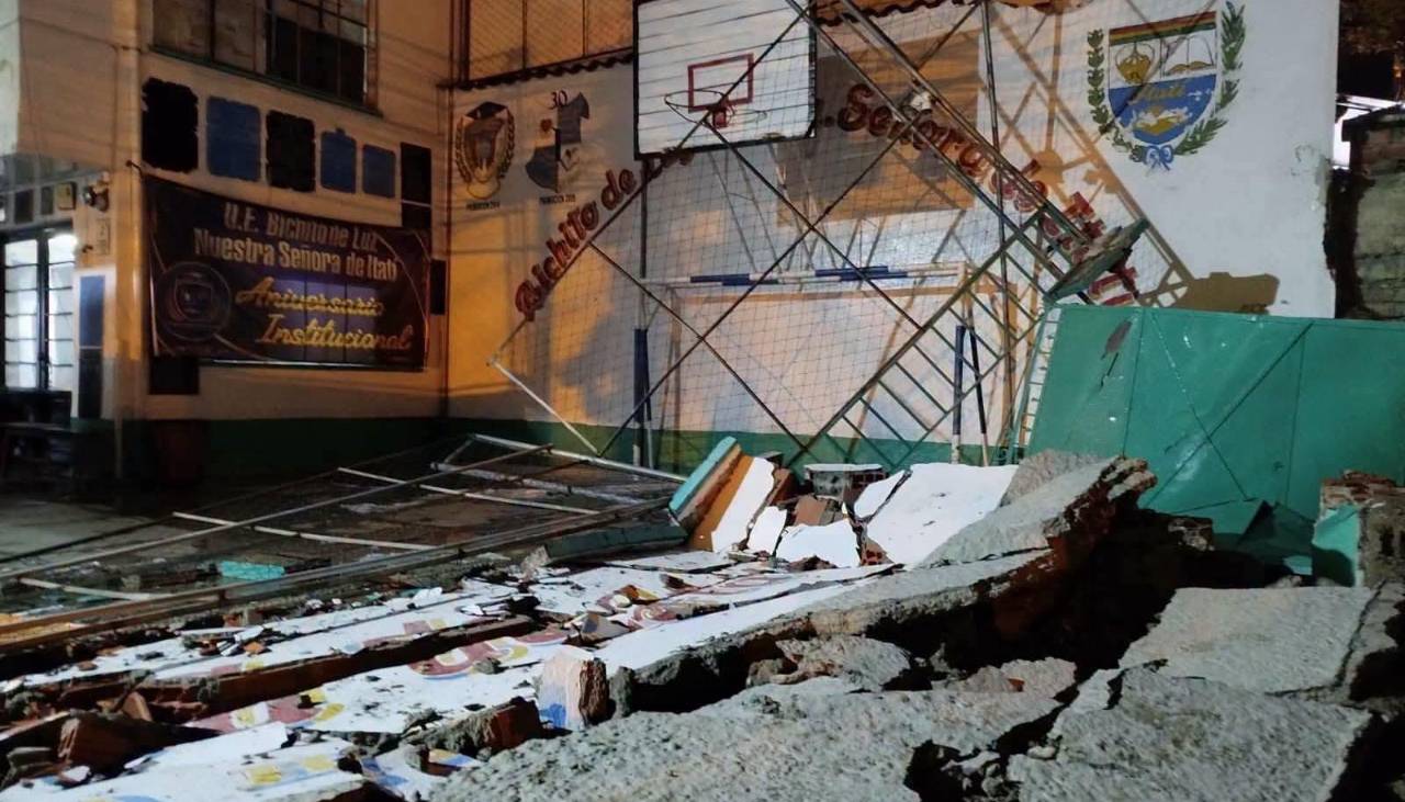 El granizo generó caos en La Paz; cayó el muro de una unidad educativa