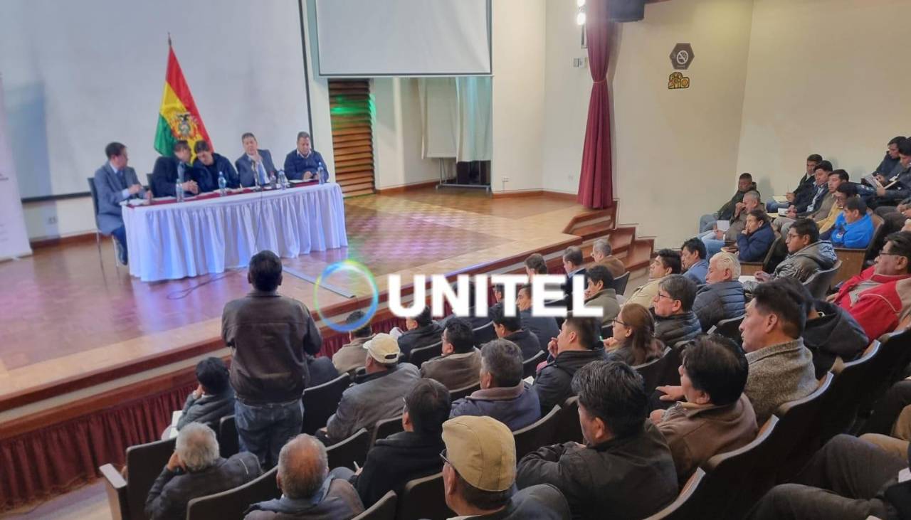 Choferes instalan diálogo con el Gobierno por el alza del diésel, los pasajes y otros temas