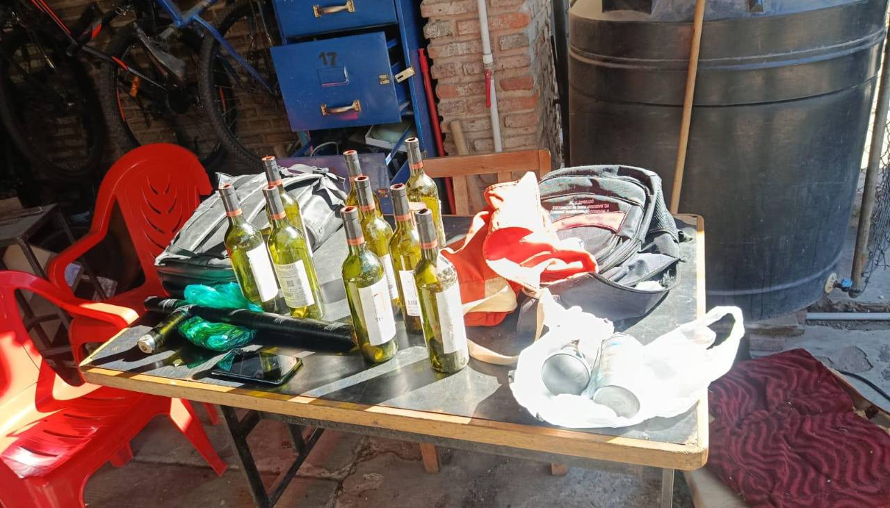 Aprehenden a cinco jóvenes en poder de gases lacrimógenos y artefactos explosivos dentro de la UMSS