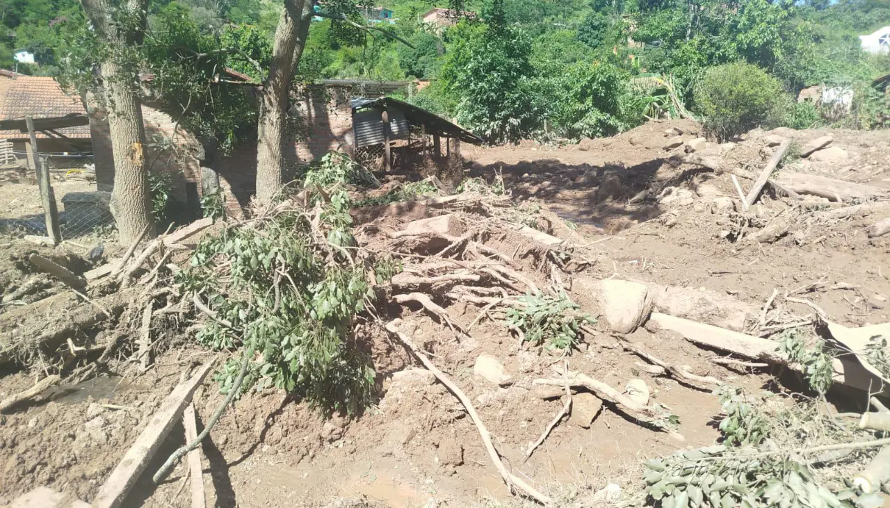 Achira: Inspeccionan zona donde inició riada y descartan chaqueos o derrumbe de presa 