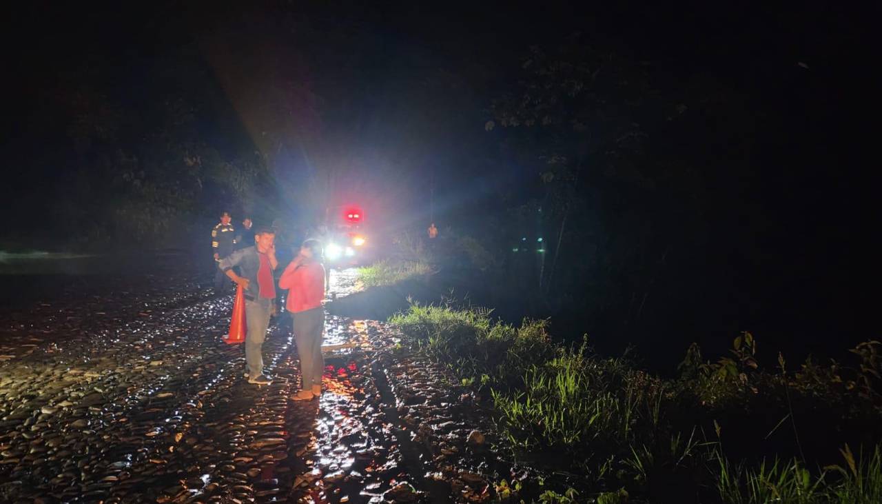 Lista de heridos y desaparecidos tras la caída de una vagoneta en un río del trópico de Cochabamba