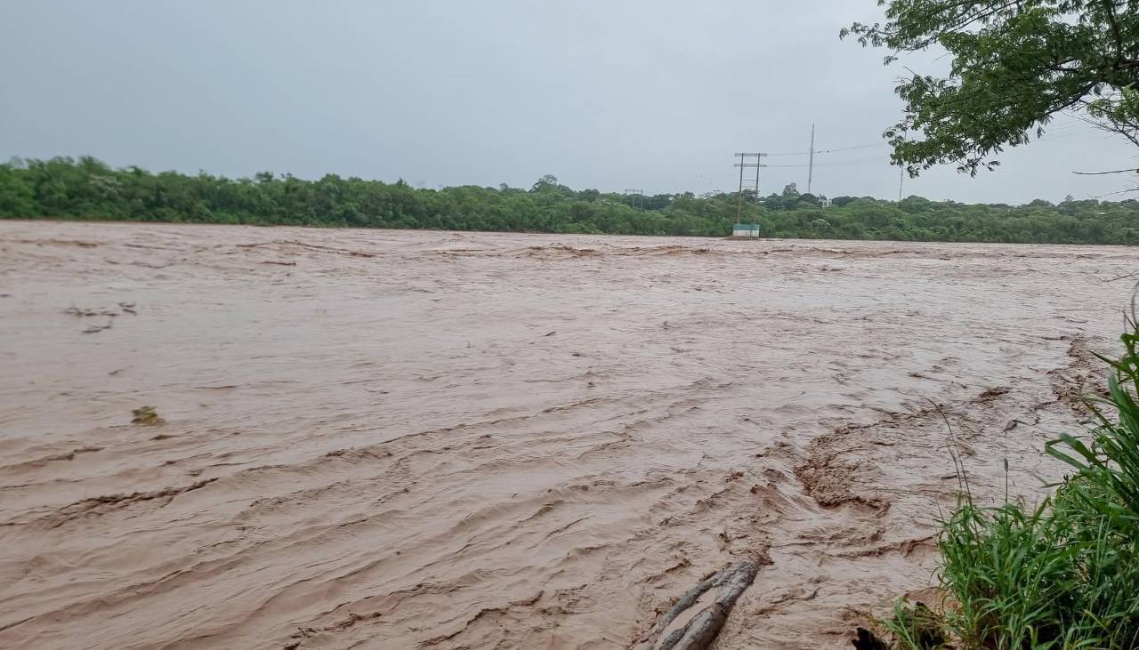 Santa Cruz: El caudal del río Piraí baja tras crecida extraordinaria, pero el Searpi mantiene la alerta