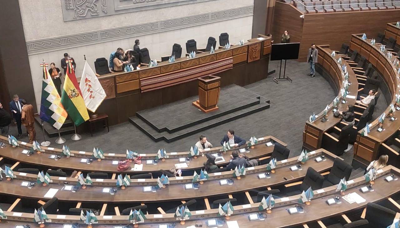 Legislativo suspende la interpelación a Oviedo por falta de quorum; Lara pide sanciones para los ‘faltones’