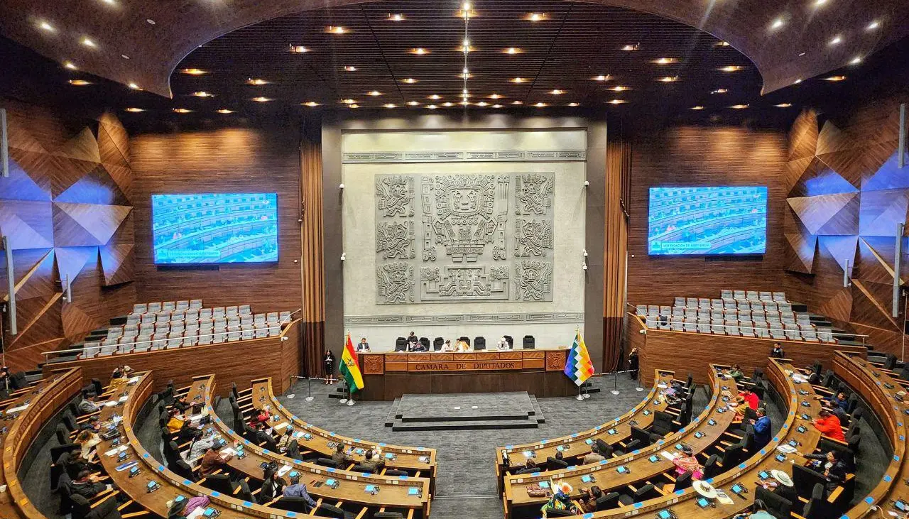 En medio del diálogo, Diputados sesionan este miércoles por dos créditos por más de $us 160 millones