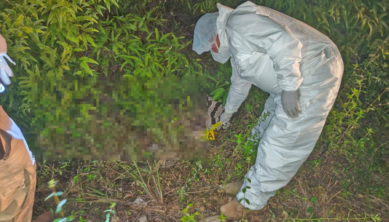 Identifican a la mujer hallada sin vida en una zanja y con 38 cápsulas de droga en su organismo