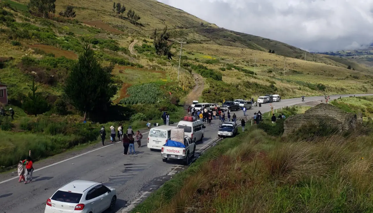 Cochabamba: Levantan bloqueo en Cruce Aguirre y vuelve el tránsito por la carretera nueva a Santa Cruz