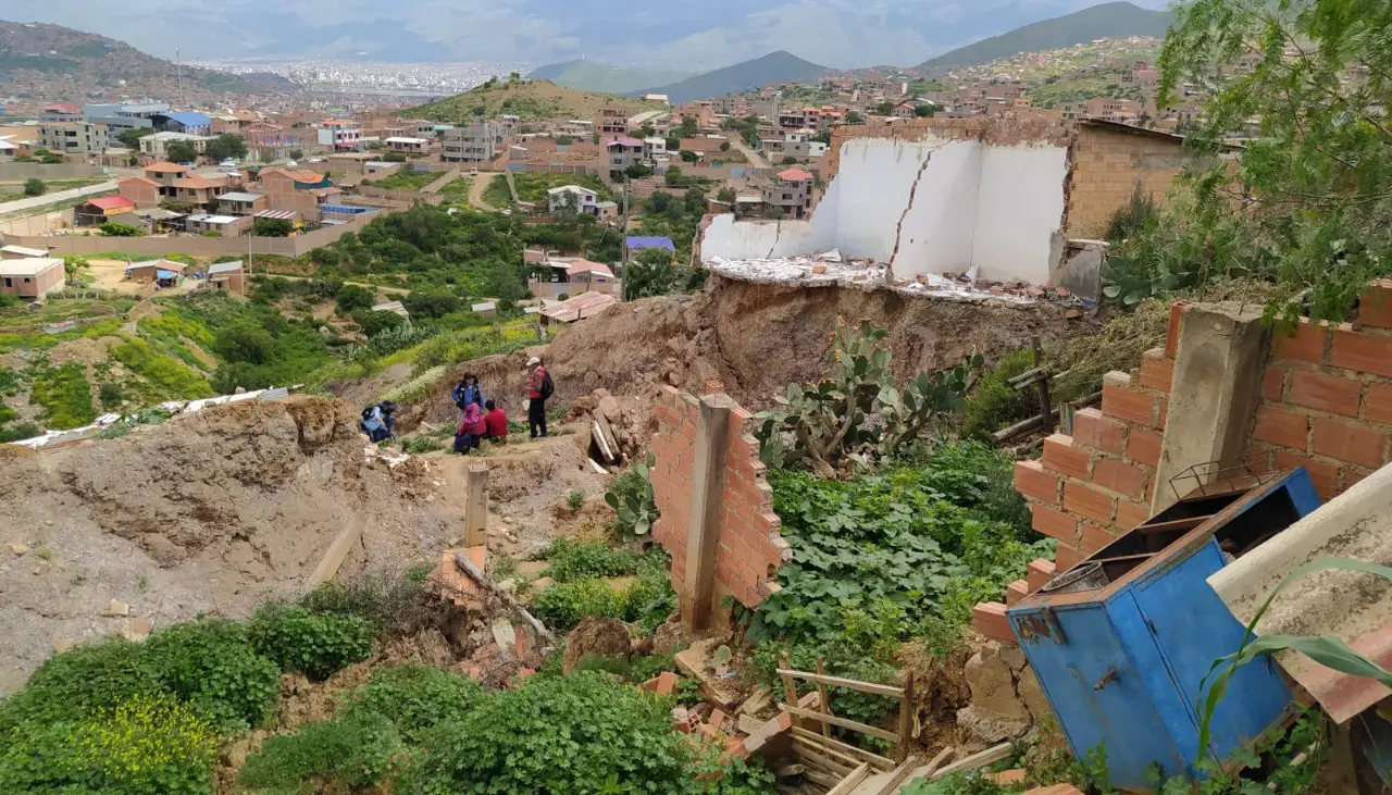 Realizan registro de familias afectadas por los deslizamientos para otorgar viviendas sociales