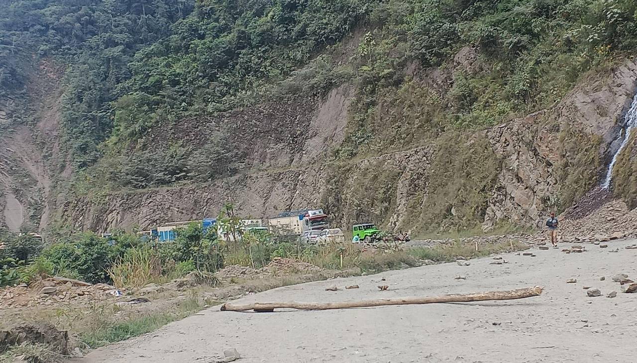 “Ruego al presidente una solución”: Transportistas de los Yungas señalan que pobladores saldrán a desbloquear rutas
