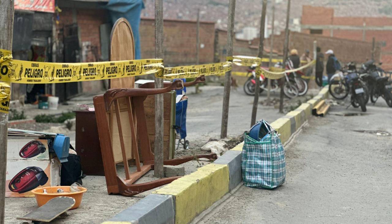 ”Nos hemos quedado sin casa”: Ocho familias de Bajo San Isidro fueron desalojadas ante riesgo de nuevo deslizamiento 