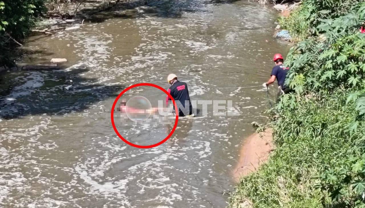 Encuentran un cuerpo de un hombre sin vida flotando en un canal de drenaje en Santa Cruz