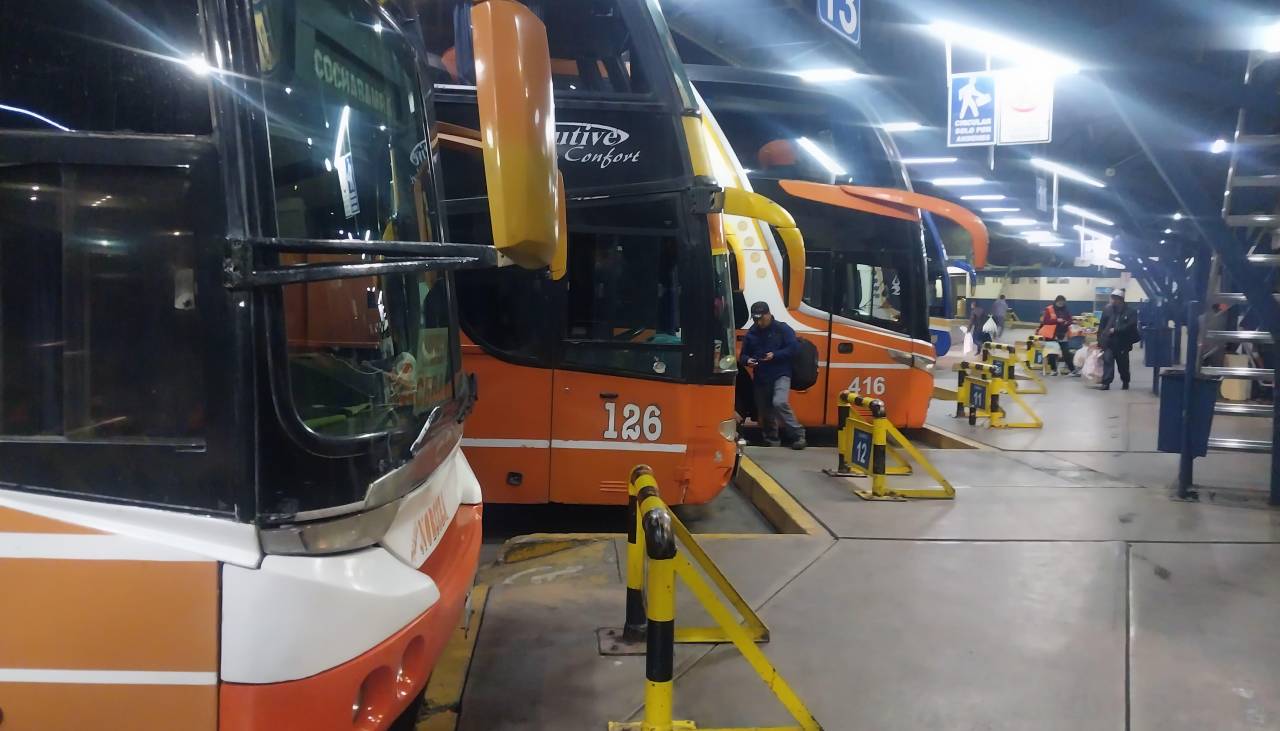 Tras jornada electoral, se reanudad la salida de buses en las terminales del país