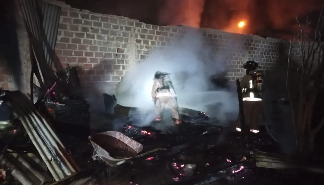 Un hombre muere al tratar de rescatar su dinero en medio del incendio de su carpintería