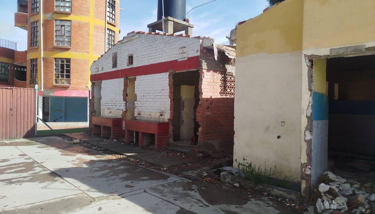 Padres de familia en El Alto denuncian que no hay condiciones en los colegios para el retorno a clases