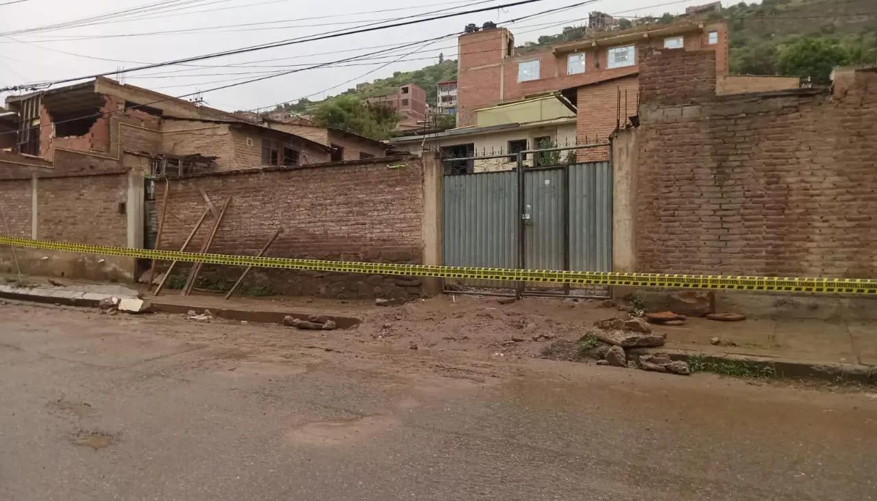 Cochabamba: Familias desalojan sus casas en la OTB Nuevo Amanecer tras hundimientos y rajaduras