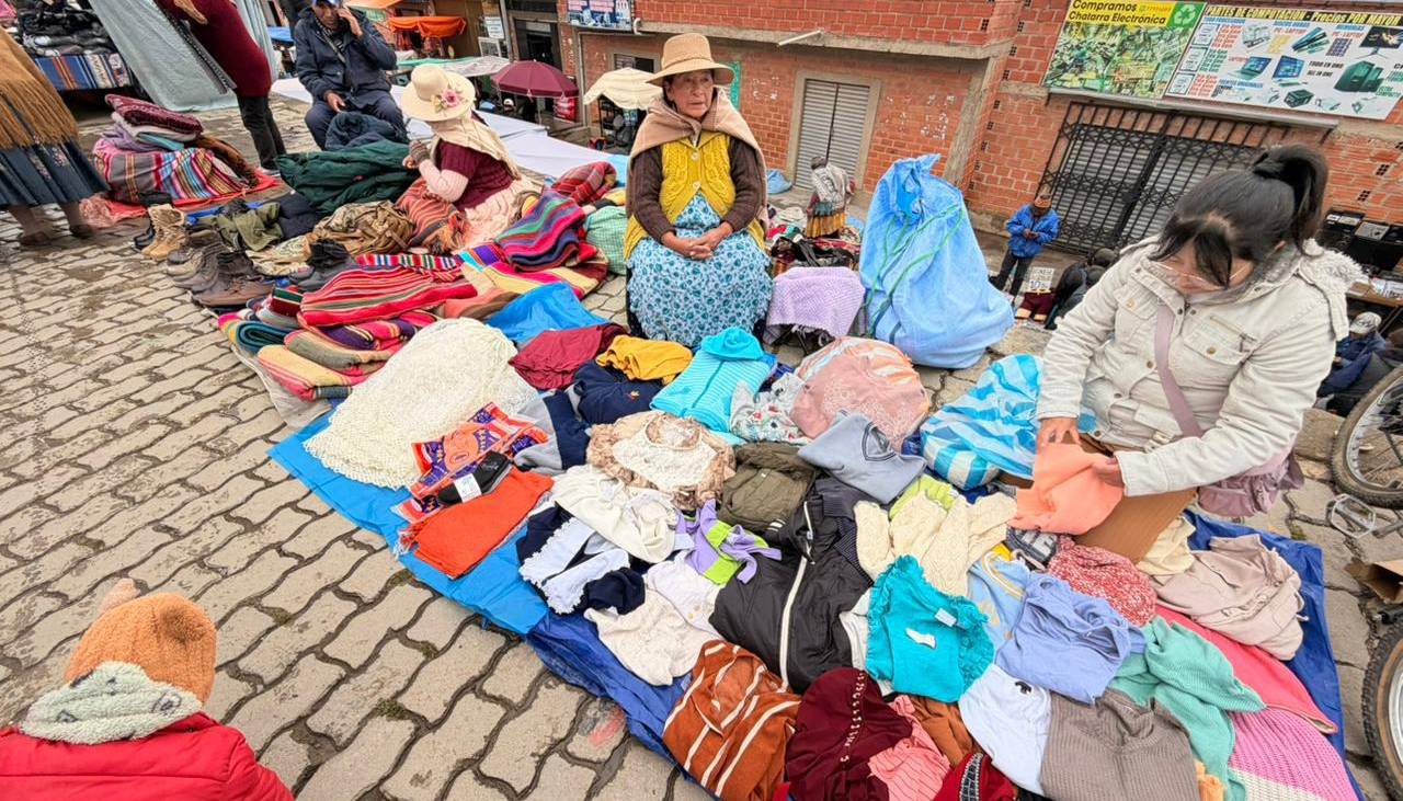 Bloqueos: Reportan bajas ventas en la Feria 16 de Julio, la gente prioriza alimentos, dicen comerciantes