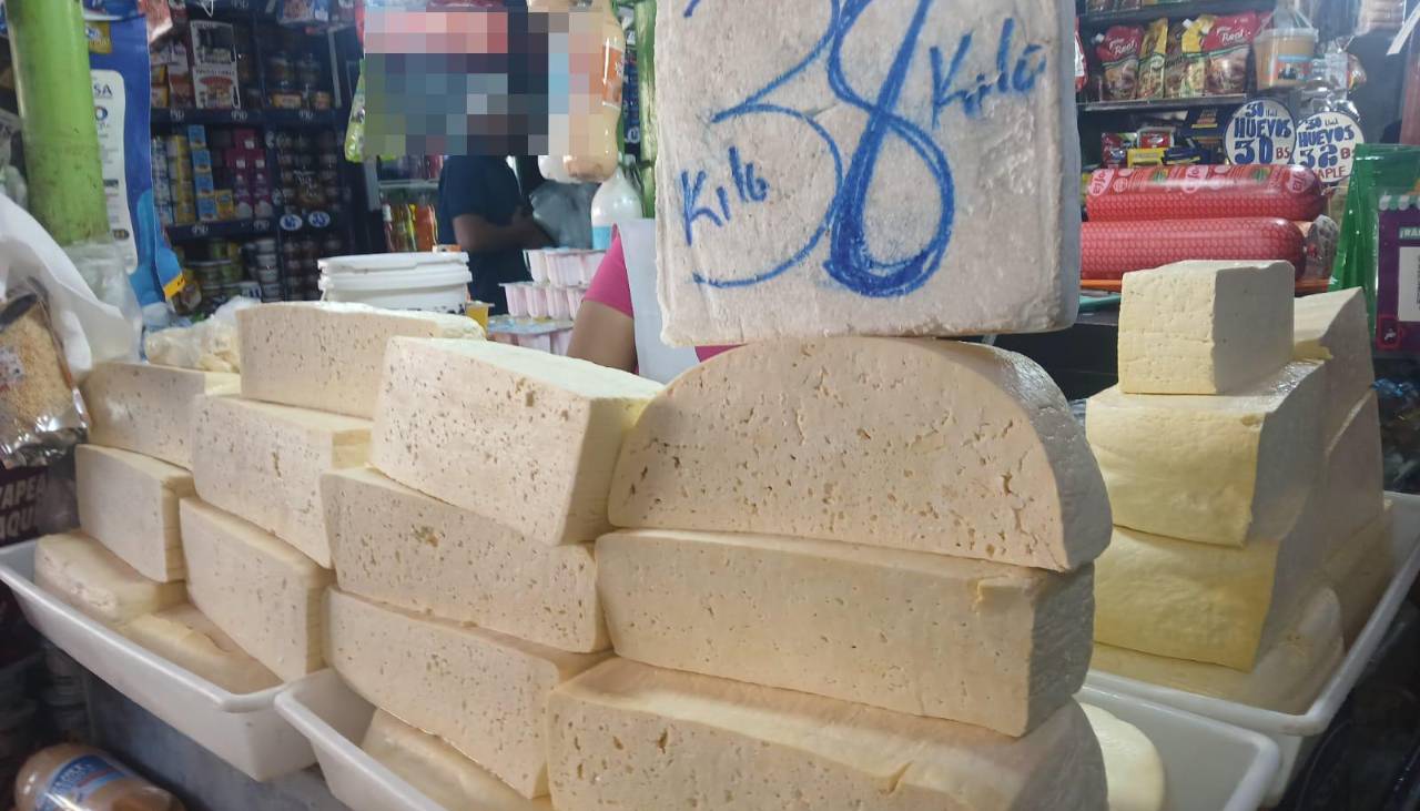 Suben los precios de la harina, el queso y el huevo en mercados cruceños