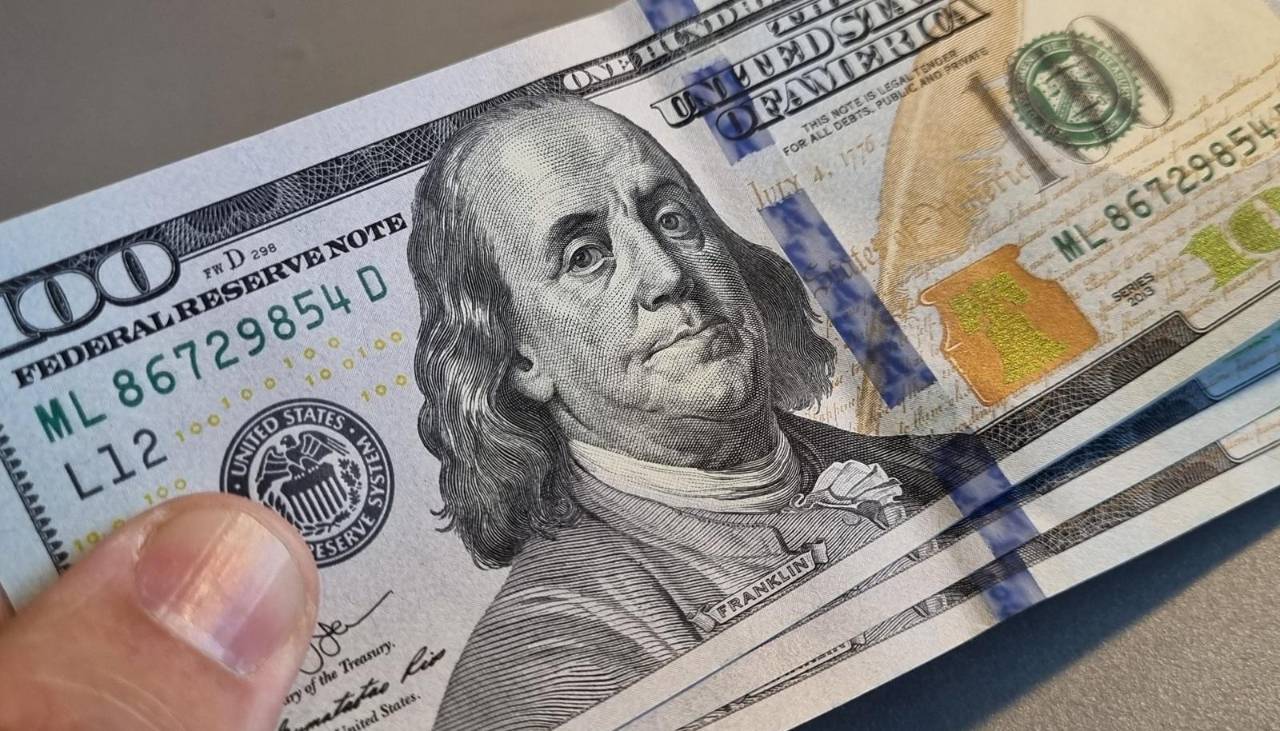 Subida del dólar tras el tipo de cambio flexible no se aleja de la tendencia de los últimos meses, dice economista