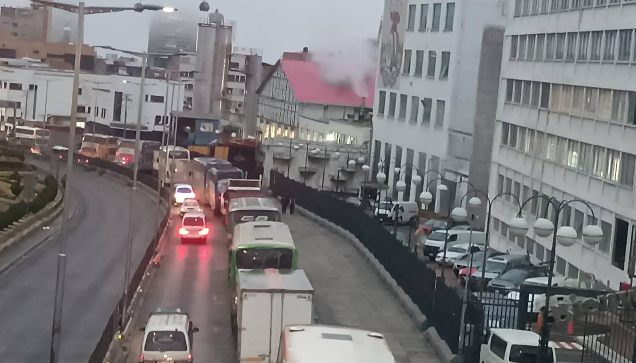 Gasolina da un respiro en Santa Cruz, pero el diésel mantiene parados a choferes en El Alto y el oriente
