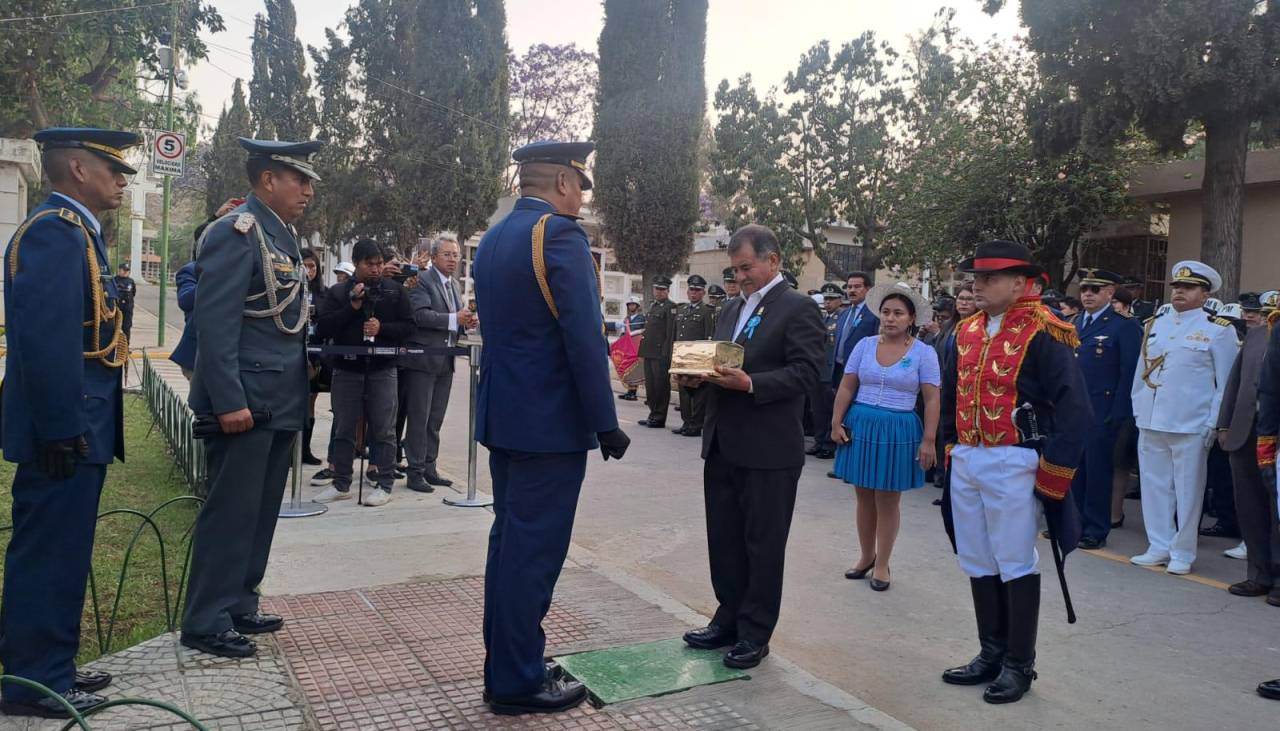 Con el traslado de los restos del héroe Esteban Arze, Cochabamba inicia actos para celebrar su efeméride