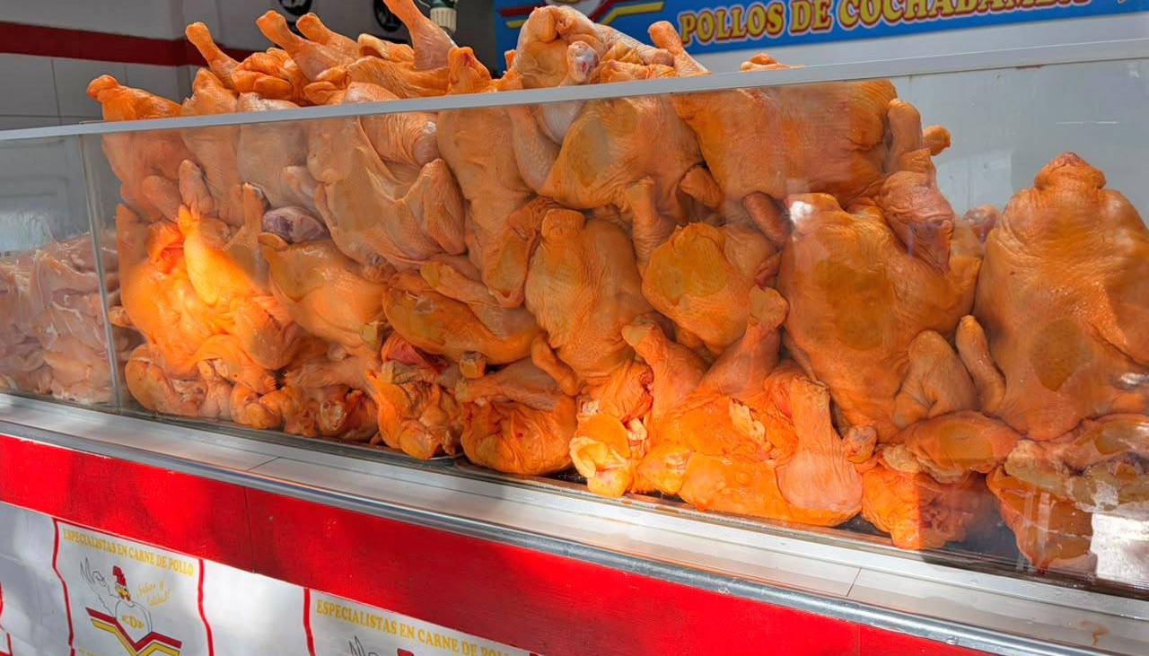 Baja el precio del kilo de pollo en algunos mercados de La Paz