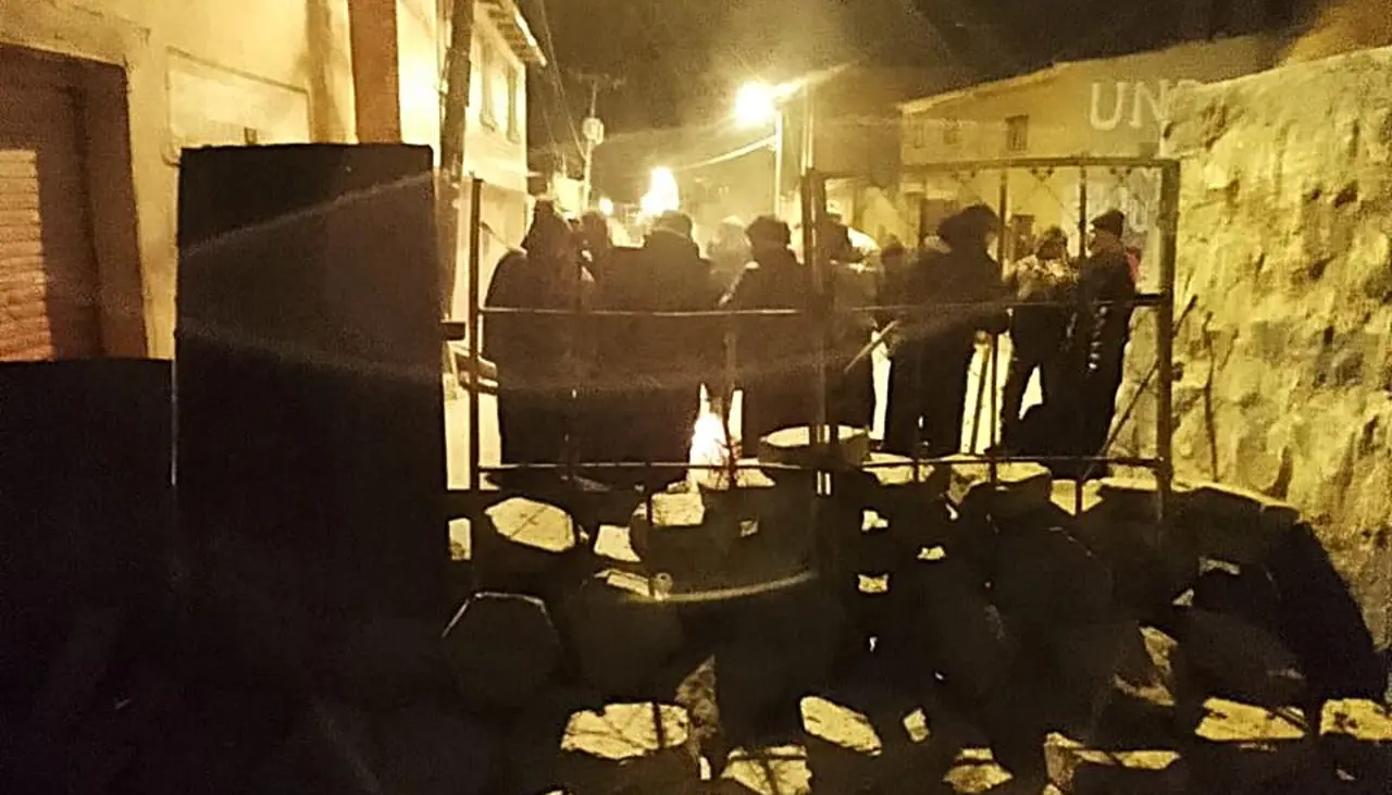 Luto en Llallagua: Tres policías asesinados marcan el operativo contra el bloqueo de evistas que continúa este jueves 