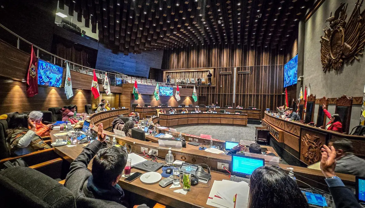 Proyecto para cesar a vocales electorales fue rechazado por “unanimidad” en comisión del Senado, reporta legislador