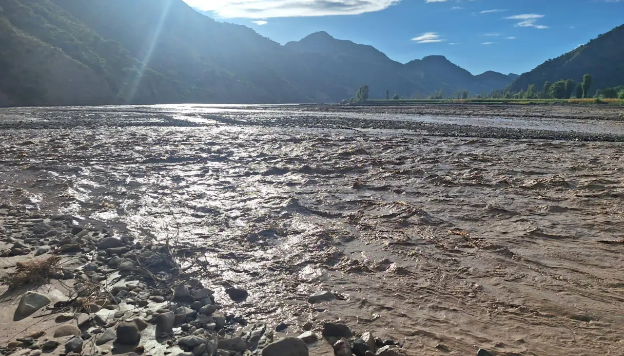 Rige una alerta naranja por posibles desbordes de ríos que afectan a ocho departamentos