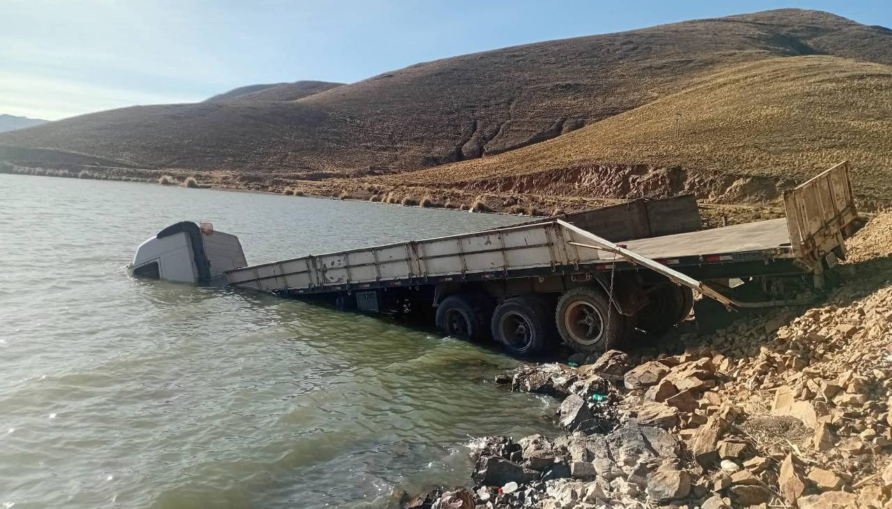 Camión cayó a la represa de Tacagua y conductor murió ahogado 
